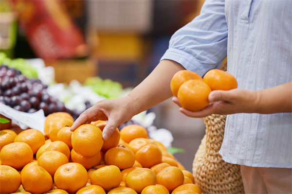 榴蓮價(jià)格暴跌50%，有人買了50箱，預(yù)算管理怎么看？