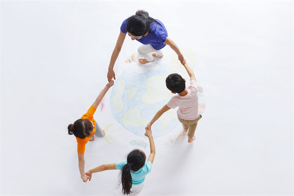 別讓盲卡盲盒“收割”孩子，關(guān)聯(lián)企業(yè)戰(zhàn)略怎么看？