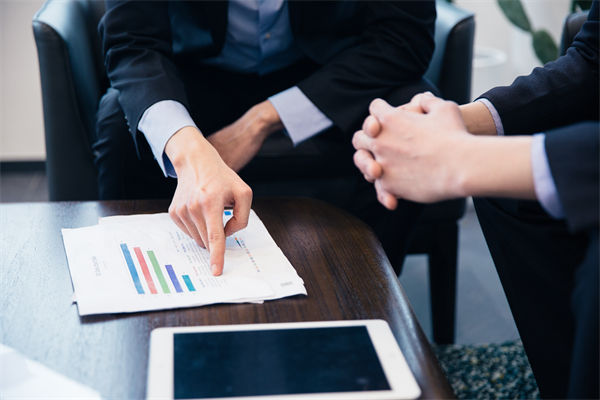 市場突變沖垮計(jì)劃，如何構(gòu)建滾動調(diào)整的動態(tài)校準(zhǔn)機(jī)制？