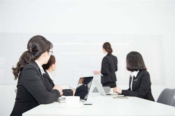 人力資源該管控還是賦能？多數(shù)企業(yè)都踩錯(cuò)了管理節(jié)奏！