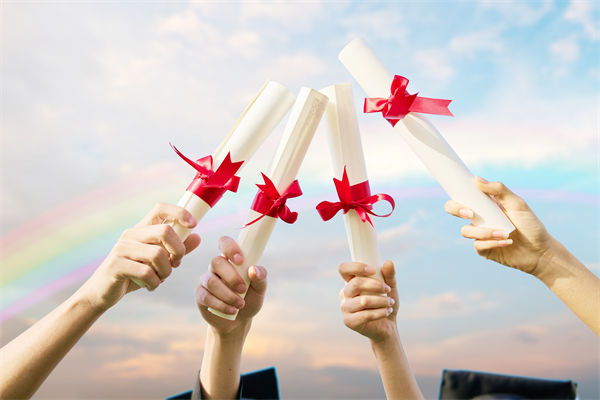 企業(yè)文化分析：錄取通知書加廣告，涉事學校被約談