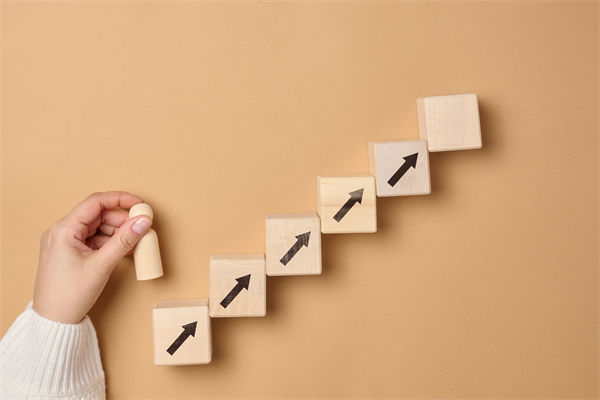 戰(zhàn)略目標(biāo)層層分解后，部門(mén)協(xié)同為何反成內(nèi)耗根源？